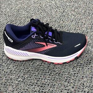 Brooks Women's Black and Pink Athletic Shoes
